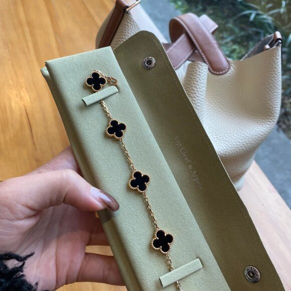 Authentic Van Cleef & Arpels 8K Yellow Gold Bracelet - Picture 9 of 10